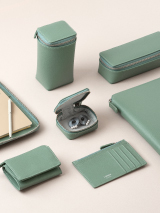 特集「LIMBER Limited Color “Olive” 」></div>
			<br class=